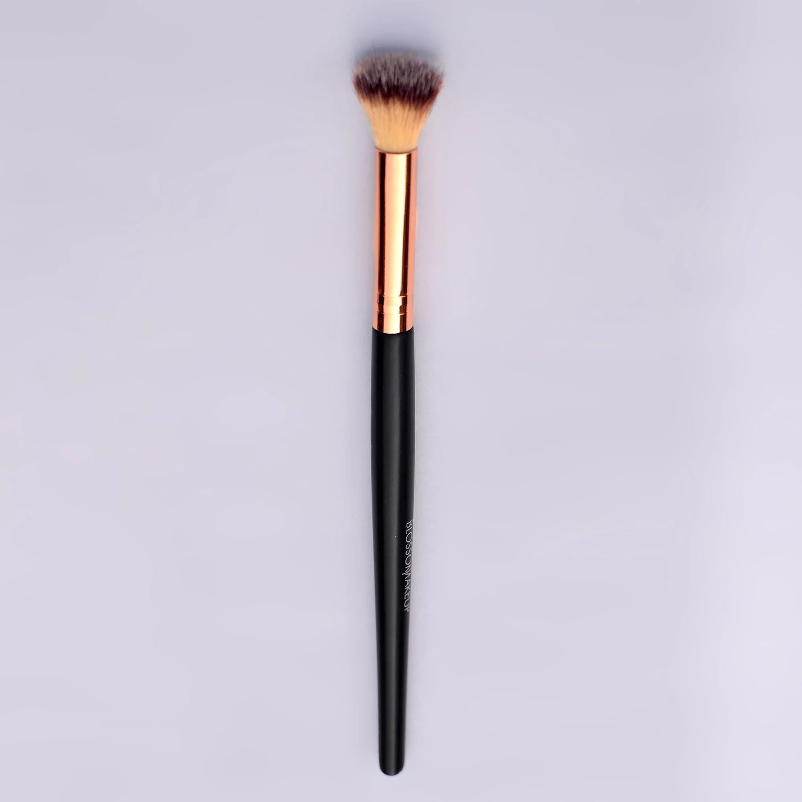 REF_P_0_Blossom Nose Contour Brush